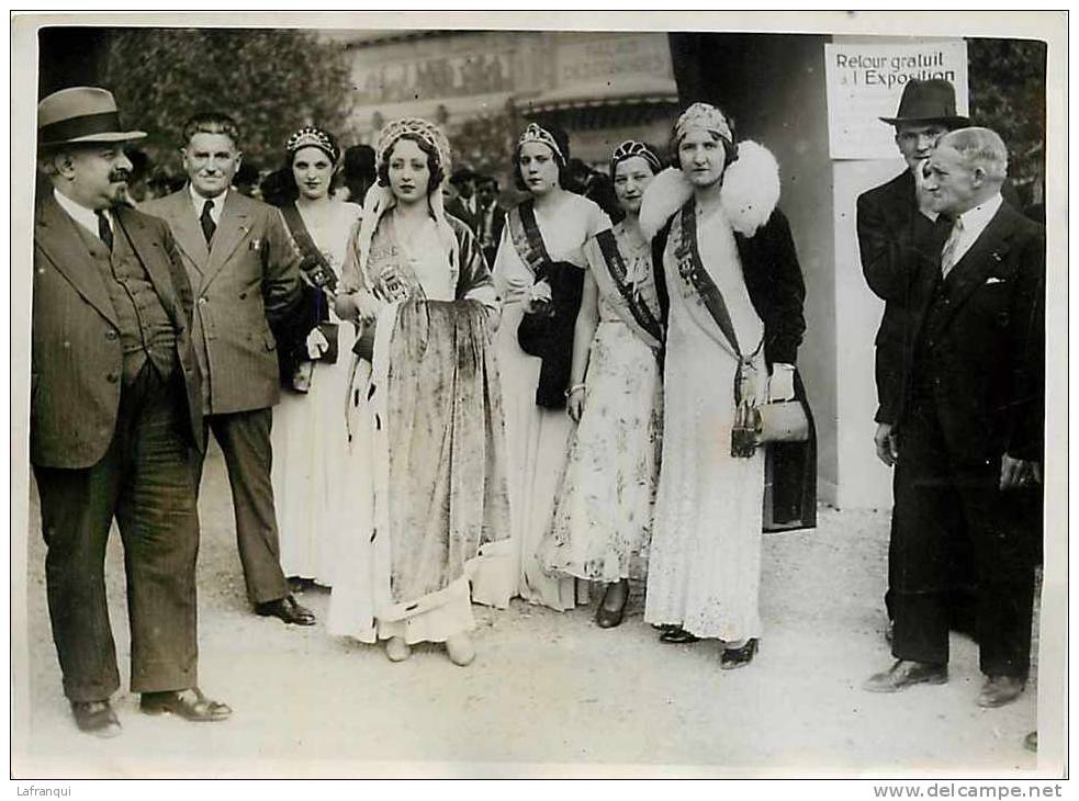 Photo-photographie -ref 112-au Concours Lepine -reception Des Reines De Paris -accompagnés De Mr Fiquet  -paris - - Persone Identificate