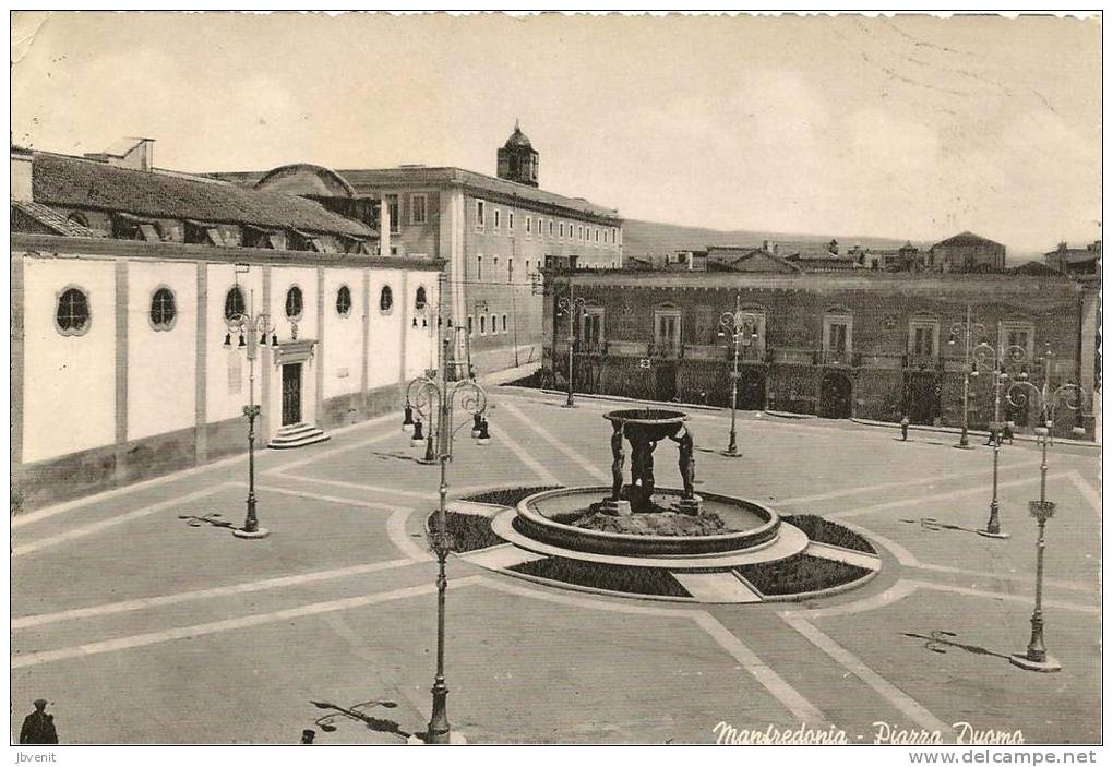 PUGLIA- MANFREDONIA  (Foggia)  - Piazza Duomo - Manfredonia