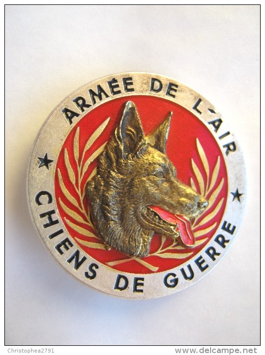 RARE INSIGNE CHIEN ARMEE DE L´AIR LES CHIENS DE GUERRE (TRANSLUCIDE) Y. DELSART ETAT EXCELLENT - Armée De L'air