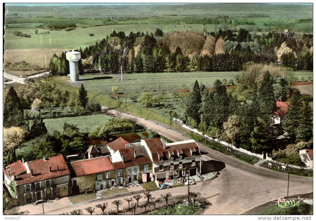 CPSM MONTILLY LE ROI , Carrefour Des Routes Et L'hotel Moderne - Montigny Le Roi