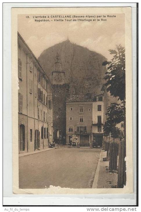 ARRIVEE A CASTELLANE PAR LA ROUTE NAPOLEON , VIEILLE TOUR DE L' HORLOGE ET LE ROC - Castellane