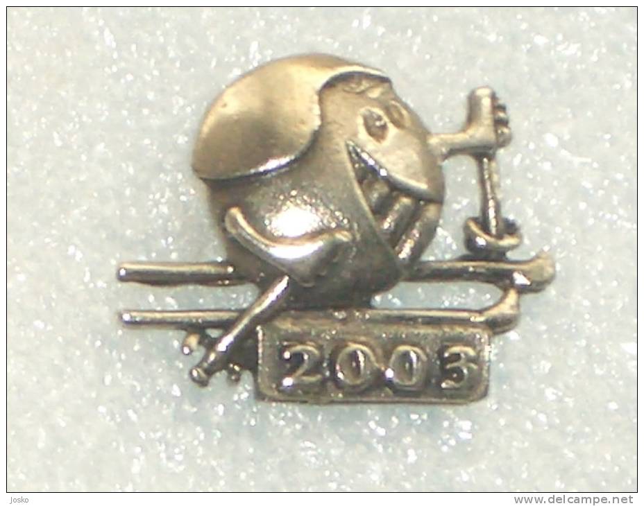 SKIING 2003. MASCOT Pin * Mascotte Badge Skiing Ski Esqui Schilauf Skilauf Ski Alpin Sci Winter Sport - Winter Sports