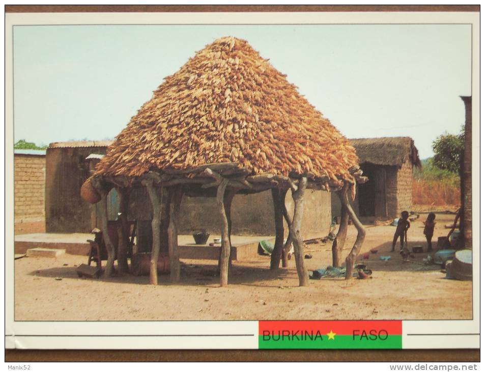 BURKINA FASO - Province De La Comoé - Stockage Des épis De Maïs Ou De Sorgho Dans Une Famille Karaboro. - Burkina Faso