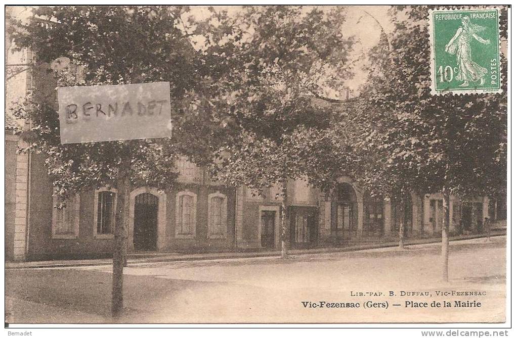 VIC FEZENSAC .. PLACE DE LA MAIRIE - Vic-Fezensac