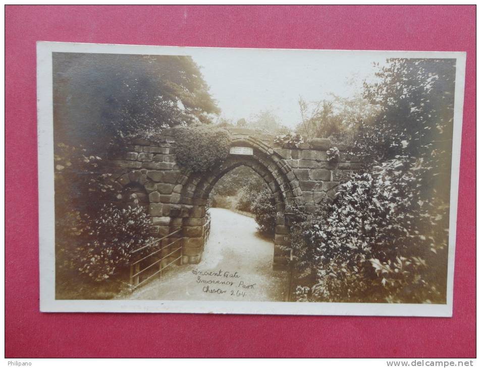 Real Photo----- England > Cheshire > Chester   Ancient Gate Governor Park--  Ref 714 - Chester