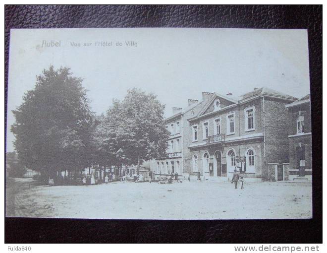 CPA.     AUBEL.    Vue Sur L'Hôtel De Ville.       1910.      (animée) - Aubel