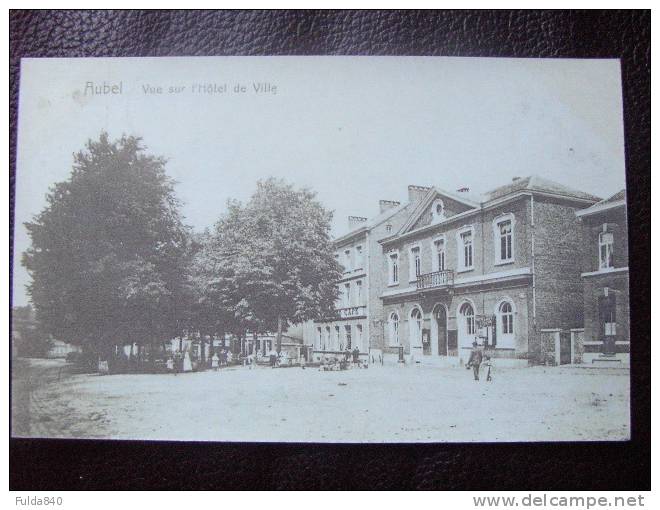 CPA.     AUBEL.    Vue Sur L'Hôtel De Ville.       1905.      (animée) - Aubel