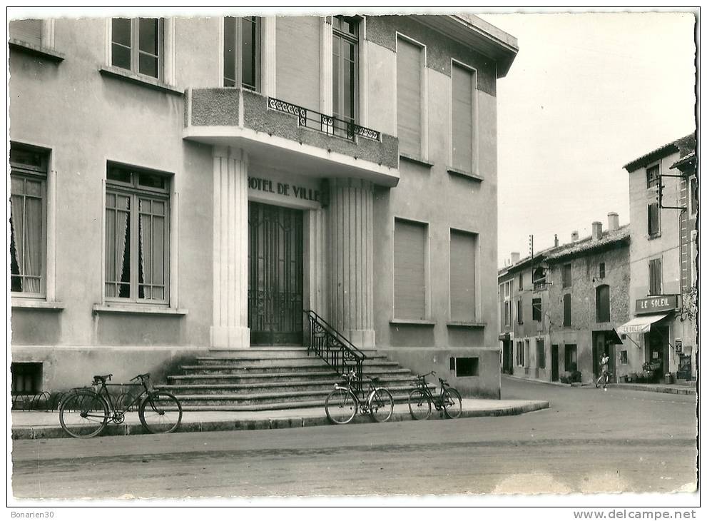 CPSM 84 CAMARET L'HOTEL DE VILLE    VELOS EPICERIE LE SOLEIL - Camaret Sur Aigues