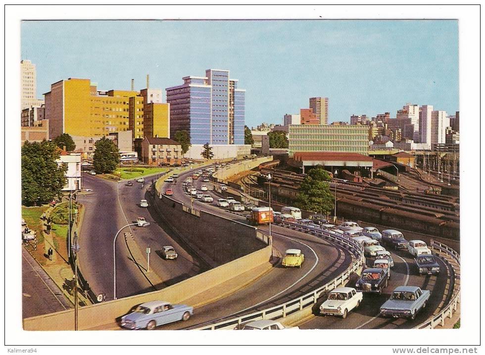 SOUTH AFRICA / JOHANNESBURG / QUEEN ELISABETH BRIDGE , LEADING INTO THE CITY  ( Automobiles Années 70 ) - Sudáfrica