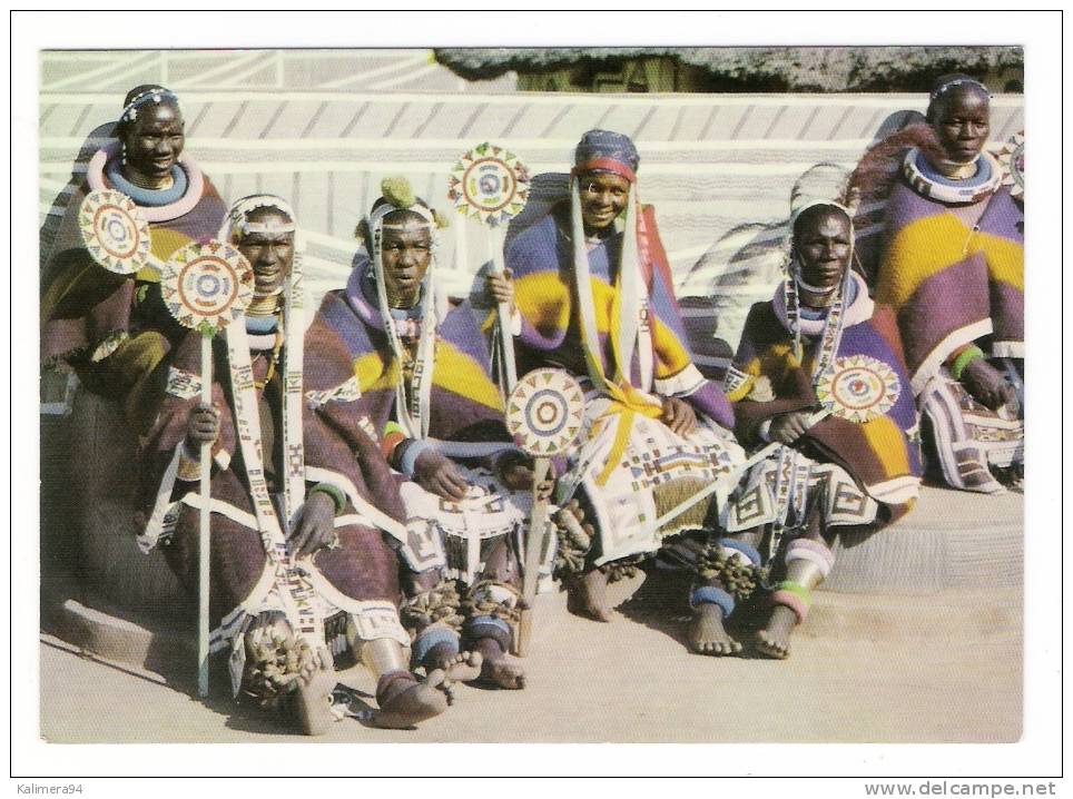 SOUTH  AFRICA  /  BANTU  LIFE  /  NDEBELE  WOMEN  IN  CEREMONIAL  DRESS  ( Ethnographie ) - Afrique Du Sud