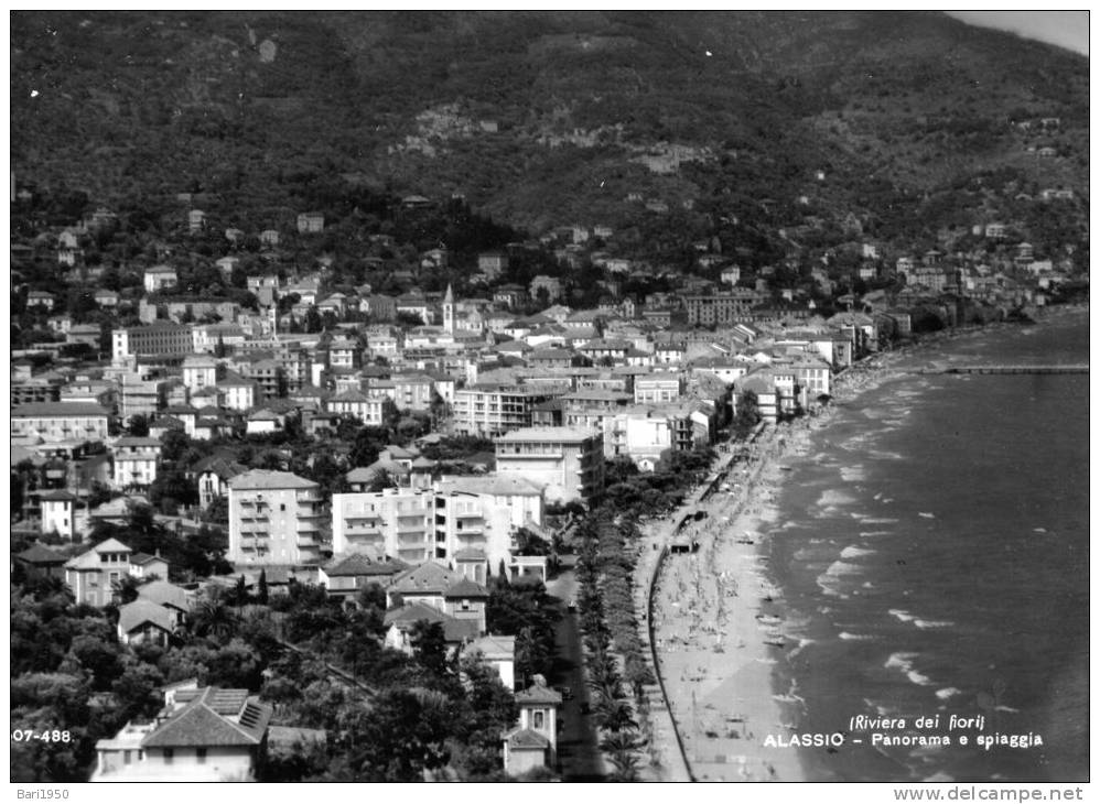 Bellissima  Cartolina  Anni 50  "  (Riviera Dei Fiori)  ALASSIO - Panorama E Spiaggia " - Savona