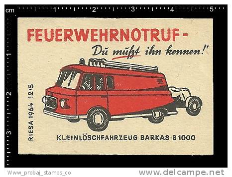 Poster Stamp German Matchbox Label-fire Engine Firefighting Fireman Fire Truck Firefighter Feuerwe Hrauto,Feuerwehrmann - Boites D'allumettes - Etiquettes