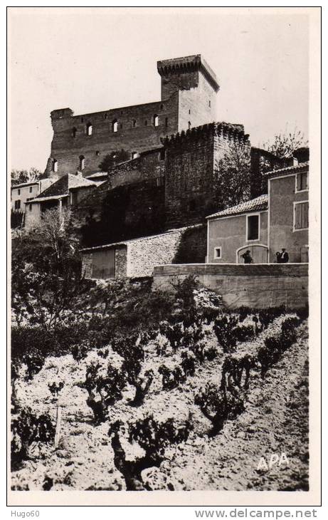 CHATEAUNEUF DU PAPE - Le Vieux Château Et Ses Remparts - Chateauneuf Du Pape