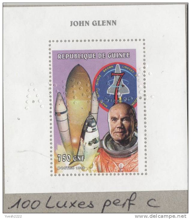 Guinée 1998 Y&T 1497. John Glenn. Bloc Spécial Dentelé Perforé "annulé" Collé Sur Carton Par L´imprimeur - Africa