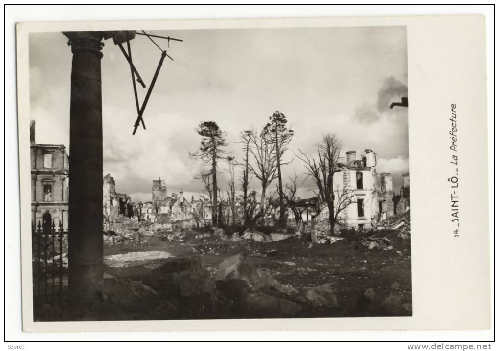 SAINT-LO. - Carte-photo Du Bombardement De 1945. La Préfecture - Saint Lo