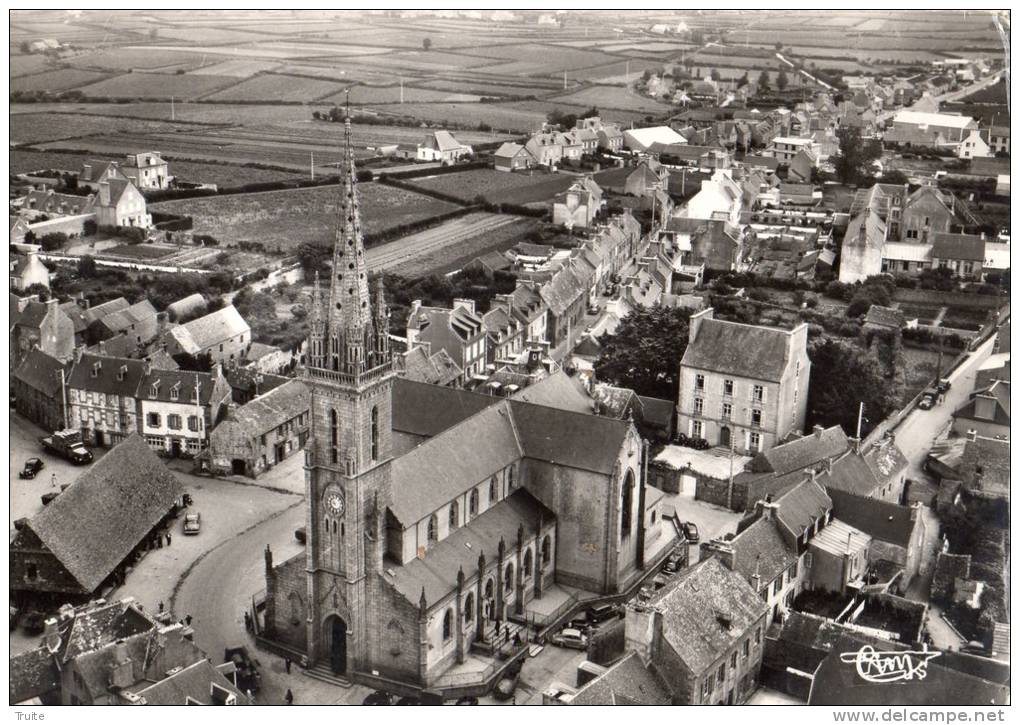 PLOUESCAT L EGLISE ET LE CENTRE - Plouescat