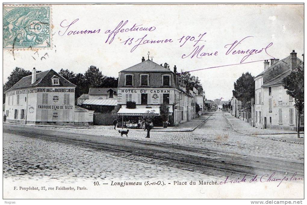 LONGJUMEAU - LA PLACE DU MARCHE - BELLE CARTE ANIMEE AVEC A GAUCHE LA FABRIQUE D'EAU DE SELTZ,A DROITE L'HOTEL DU CADRAN - Longjumeau