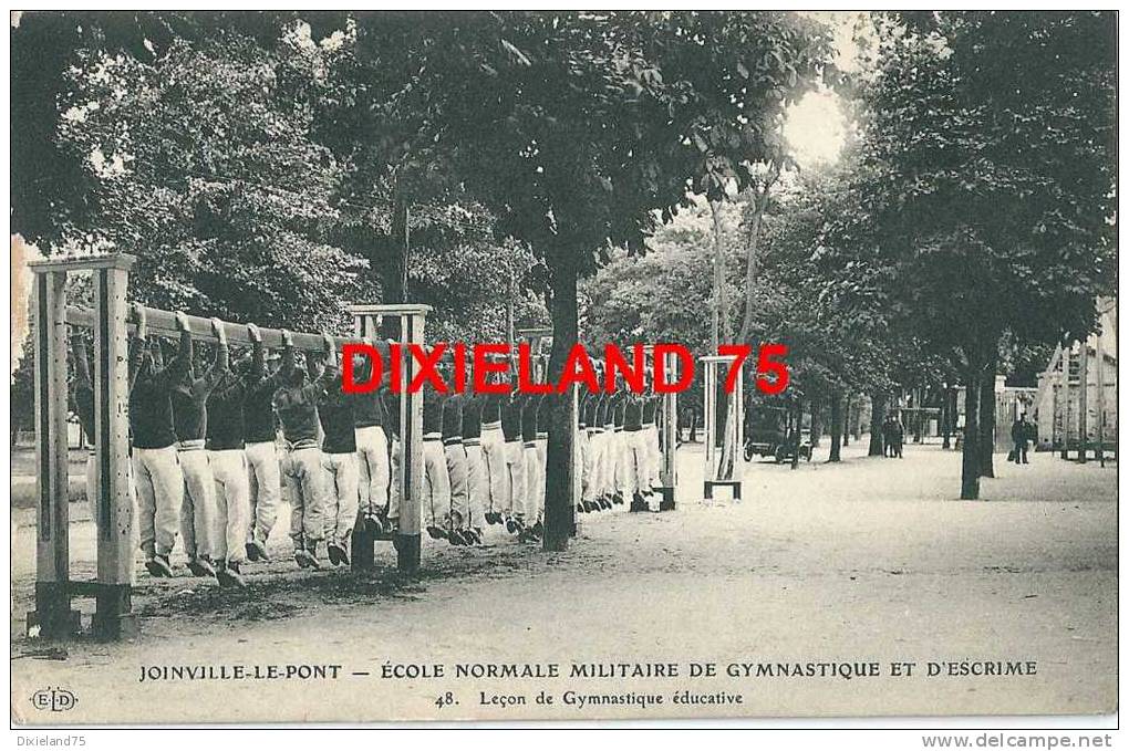 CPA Joinville Le Pont Ecole Militaire Gymnastique Escrime 48 Barre Soldat Sport Non Circulée Très Animée - Gymnastics