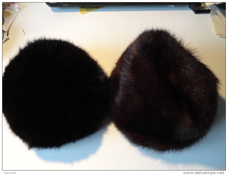 LOT DE 2 TOQUES EN FOURRURE - Coiffes, Chapeaux, Bonnets