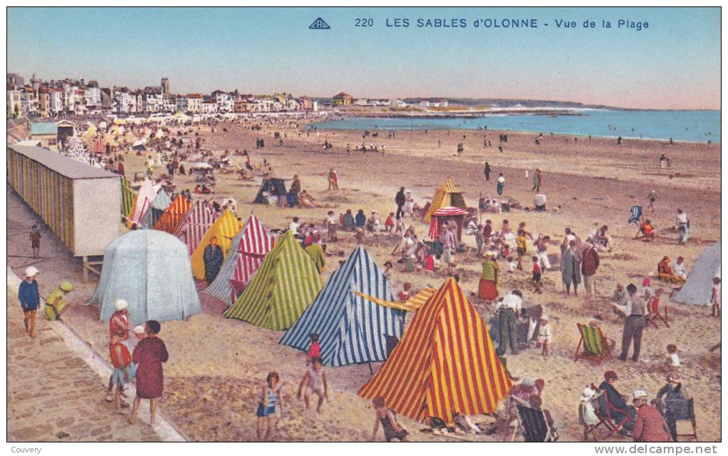 CPA 85 LES SABLES D´OLONNE,Vue De La Plage.(animée) - Sables D'Olonne