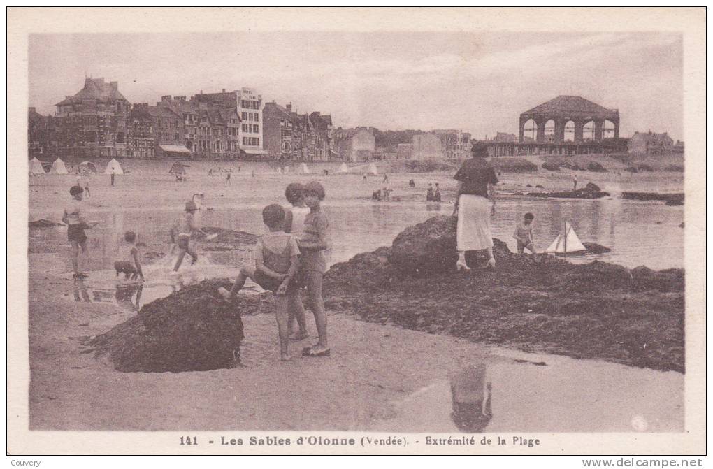 CPA 85 LES SABLES D´OLONNE,Extrémité De La Plage.(animée) - Sables D'Olonne