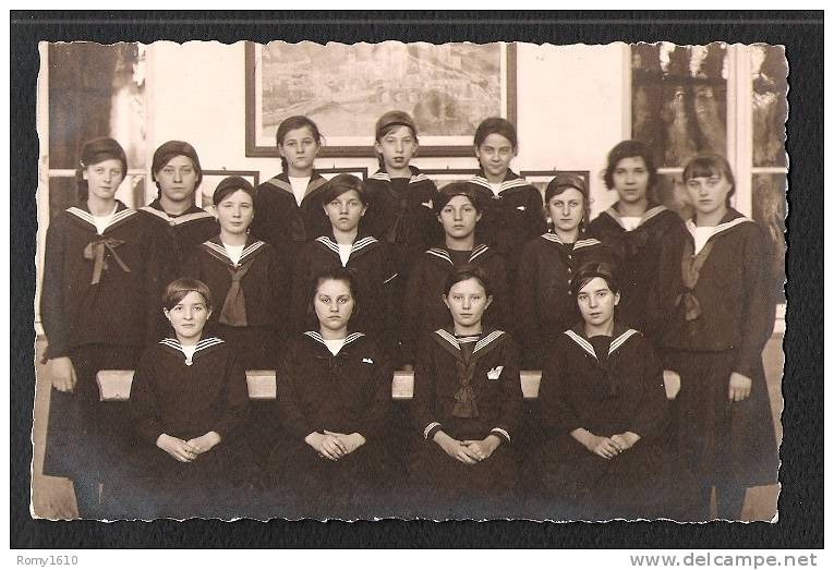 Fouron-le-Comte. Pensionnat Des Ursulines. Une Classe En 1923.  Photo-carte. 2 Scans. - Fourons - Voeren