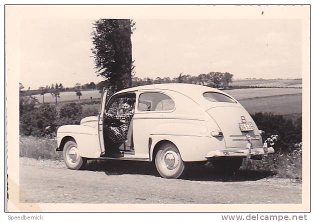 21018- 6 Photos Originales  6x9cm Femme Sans Doute Belge Belgique Vers 1950 -vieille Voiture - Automobiles