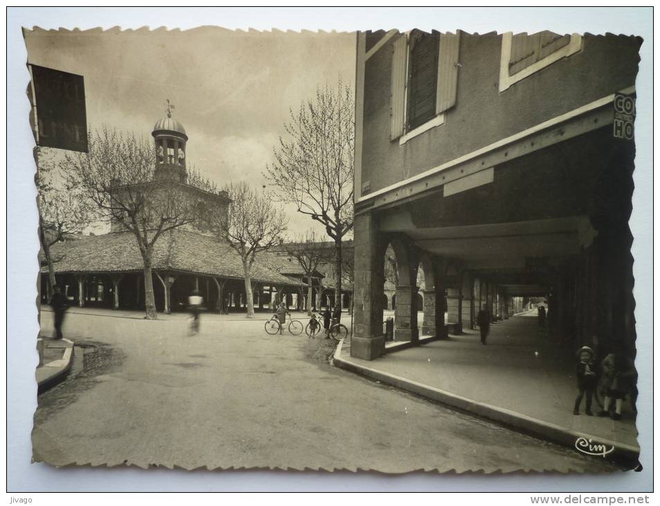 REVEL  (Haute-Garonne)  :  La  HALLE  Et Les  GALERIES  -  Carte  SM - Revel