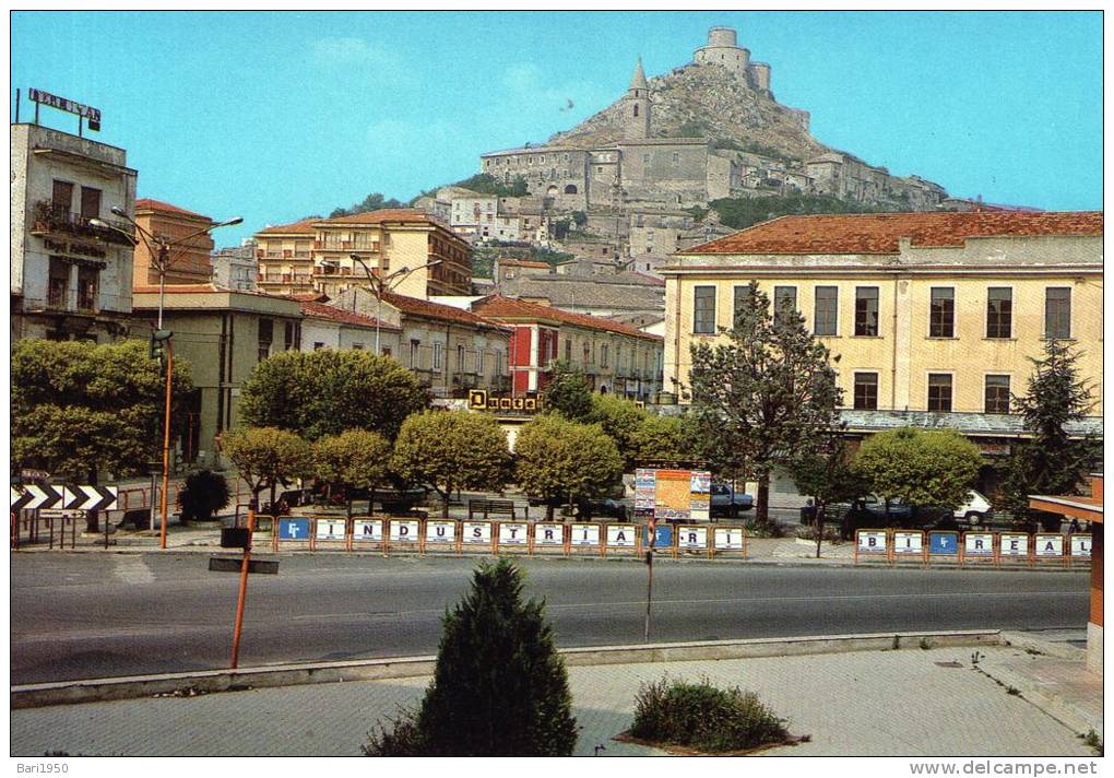 Bellissima Cartolina  Anni  70    " Montesarchio - Piazza Carlo Poerio " - Benevento