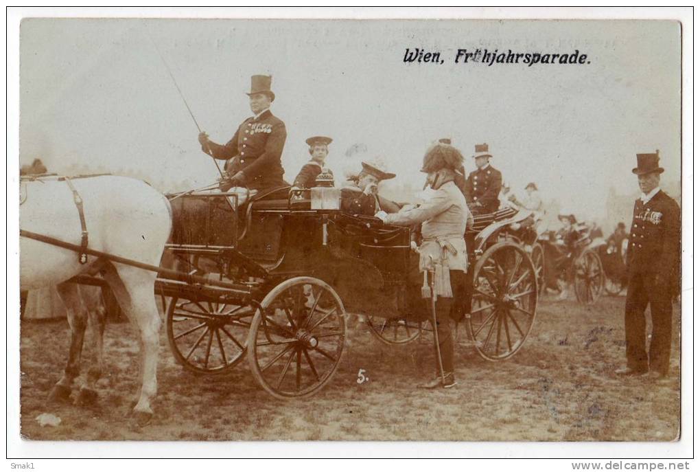 ROYAL FAMILIES VIENNA, SPRING PARADE OLD POSTCARD - Familles Royales