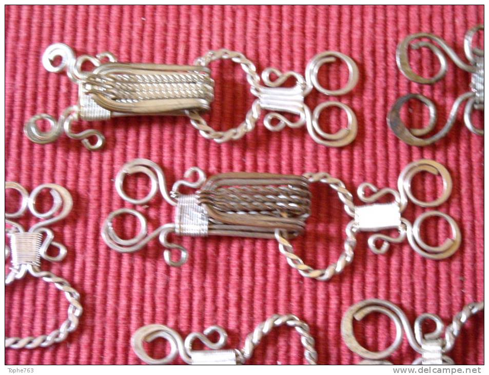 Important Lot De Boucles De Cape XIXe, Argent Et Métal , Style Medieval - Boutons De Col /de Manchettes