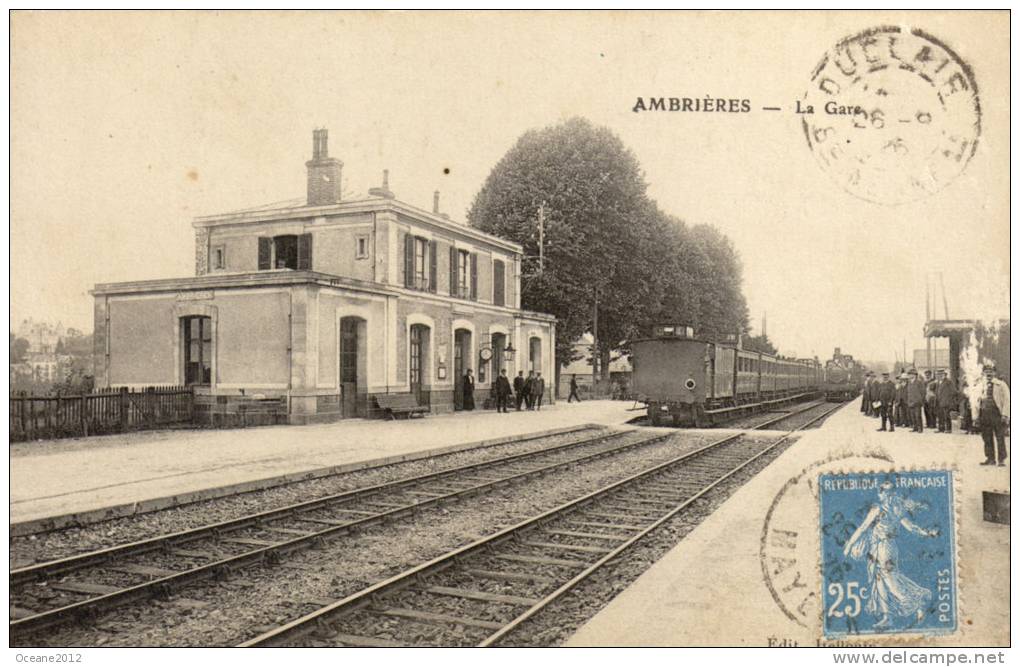 AMBRIERES La Gare Avec Train Animee - Ambrieres Les Vallees
