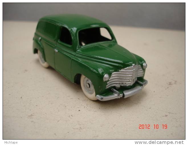 N°10   VOITURE 1/43   RENAULT COLORALE 800Kg VERTE  CIJ - Jouets Anciens