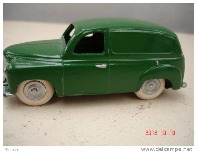 N°10   VOITURE 1/43   RENAULT COLORALE 800Kg VERTE  CIJ - Jouets Anciens