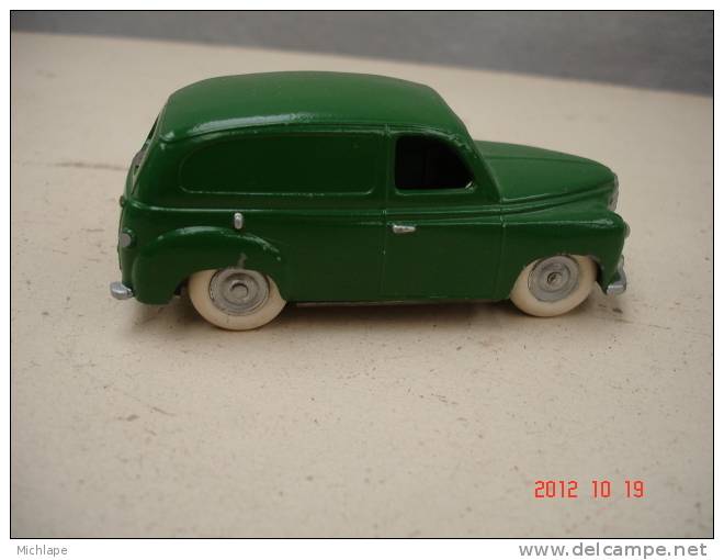 N°10   VOITURE 1/43   RENAULT COLORALE 800Kg VERTE  CIJ - Jouets Anciens