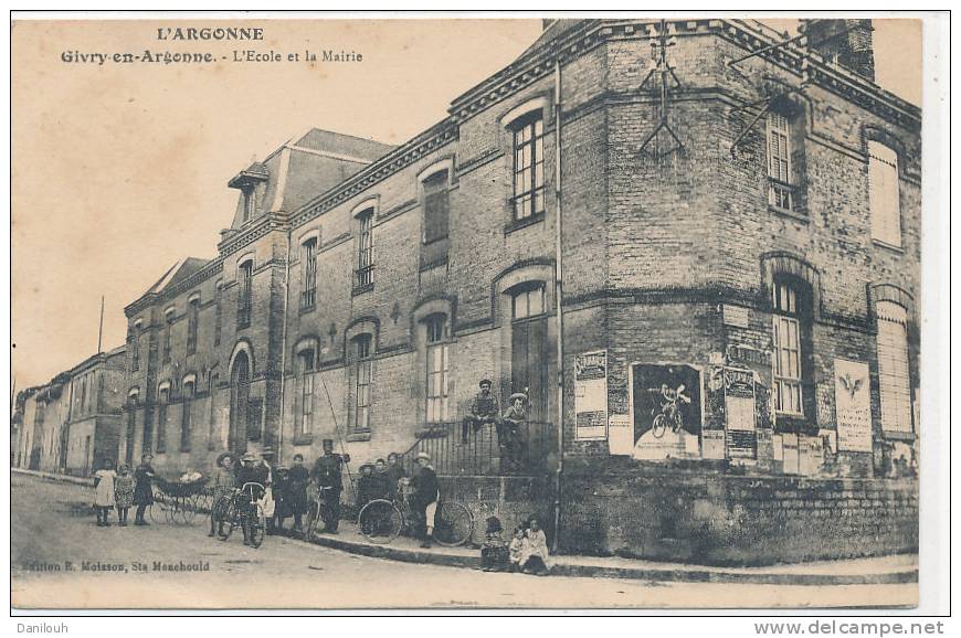 51 // GIVRY EN ARGONNE   L'école Et La Mairie   ANIMEE   Edit E Moisson - Givry En Argonne