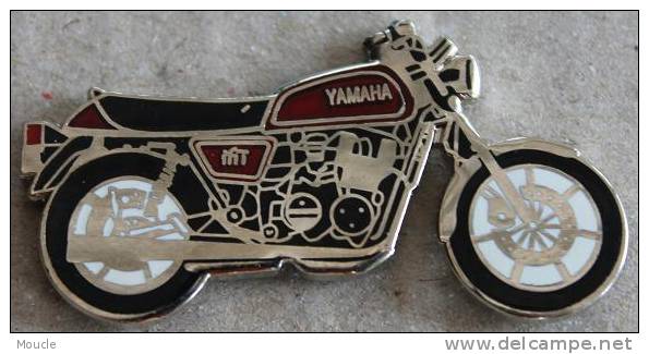 MOTO YAMAHA ROUGE  -       2 - Motorräder