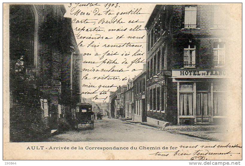 80  AULT ( Somme )  Arrivée De La Correspondance Du Chemin De Fer . HOTEL De FRANCE Sur La Droite. - Ault