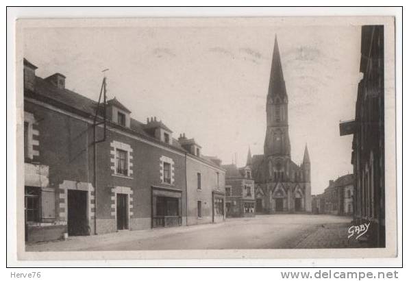 CARQUEFOU - L'Eglise Et La Place - Carquefou