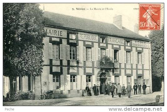 N°25251 -cpa Véron -la Mairie Et L'école- - Veron