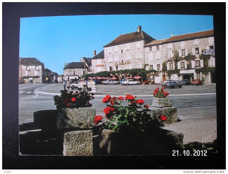Vends Carte Postale De Gramat (46) "Place De La République" Postée En 1984 - Gramat