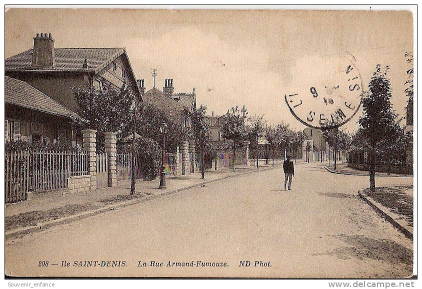 CPA Ile Saint Denis St La Rue André Fumouze 93 Seine - L'Ile Saint Denis