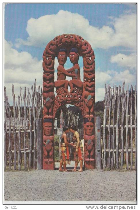 VÖLKERKUNDE - ETHNIC - MAORI MAIDENS - Whakarewarewa Roturua / New Zeeland 1965 - Oceanía