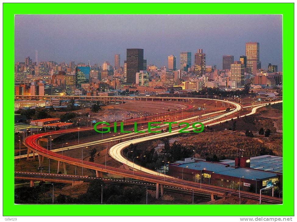 JOHANNESBURG, SOUTH AFRICA - VIEW OF THE CITY SKYLINE CENTRE  AT TWILIGHT & THE M1 HIGHWAY - WAYRON POSTCARDS DIST - - Afrique Du Sud