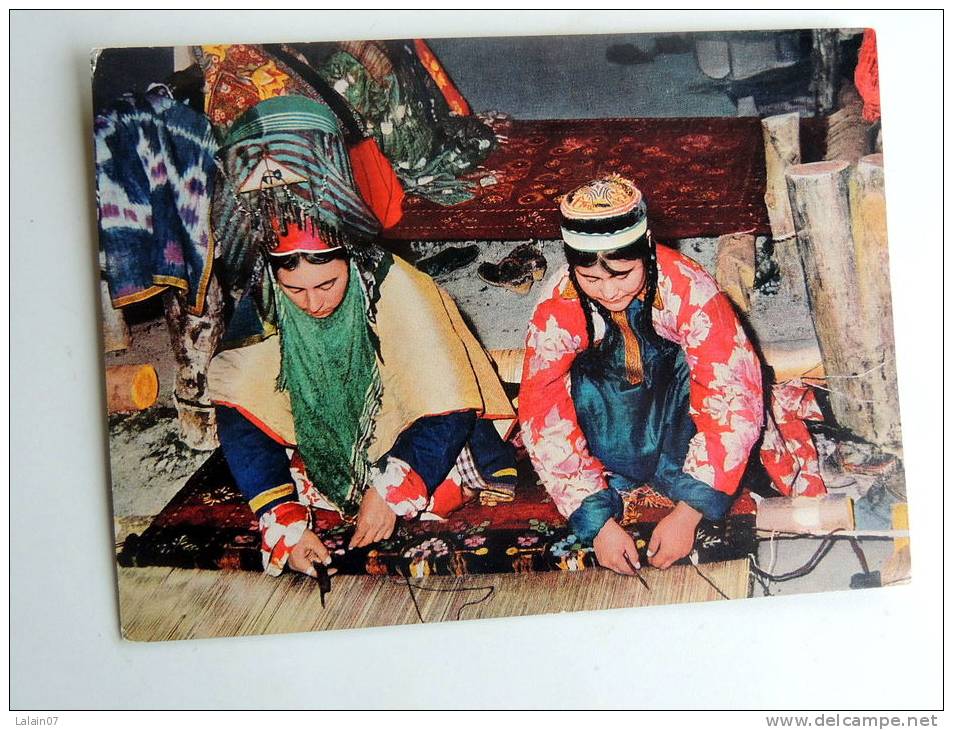Carte Postale Ancienne : AFGHANISTAN : Carpet Weavers Of Northern Provinces - Afghanistan