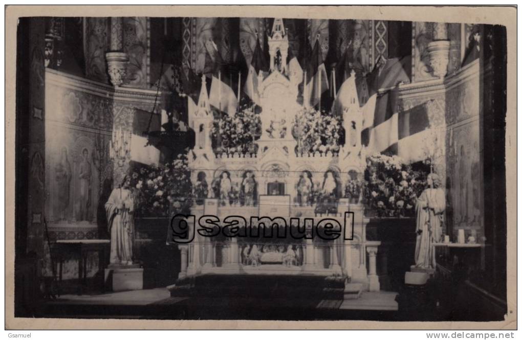 D-61 - Athis De L'Orne. Carte Photo. Intérieur De L'Eglise Saint Vigor Décorée (fleurs Drapeaux..) Voir Scan Recto-verso - Athis De L'Orne