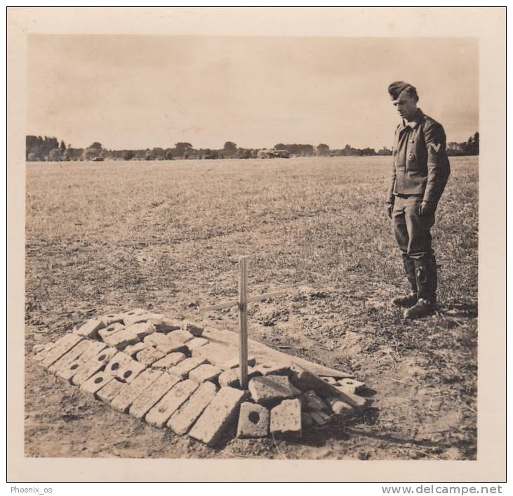 MILITARIA - WW II, Poland,  Die Deutsche Besetzung Der Polnischen 1939 - Grab Auf Dem Flughafen Von Nowi Dwor - Stereoscopi