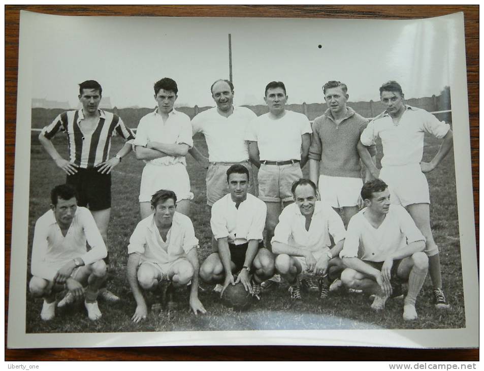 VOETBAL Uit De Jaren ?? Ploegen V/d KUST - Anno 19?? ( Zie Foto Voor Details - Photo Georges VAN OOST / Oostende  ) !! - Sports