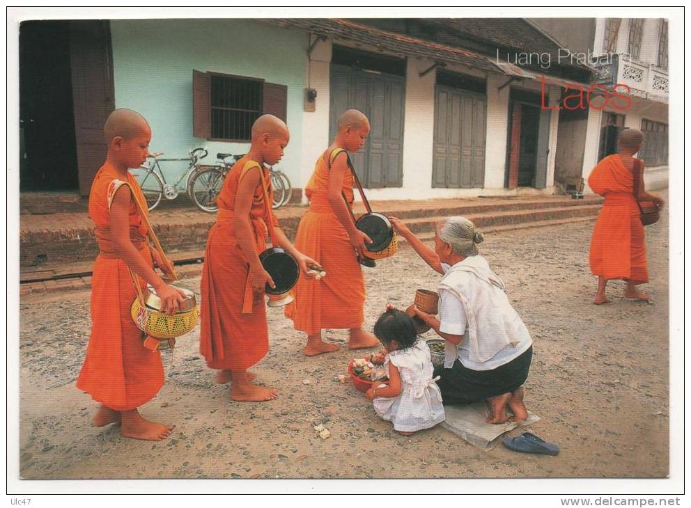 - LAOS. - LUANG PRABANG. Offerings. - Format 14,5x10,5 - Scan Verso - - Laos