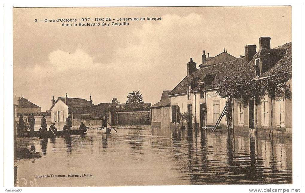 DECIZE - NIEVRE - CRUE D'OCTOBRE 1907 - LE SERVICE EN BARQUE DANS LE BOULEVARD GUY COQUILLE - INONDATION - CATASTROPHE - Decize